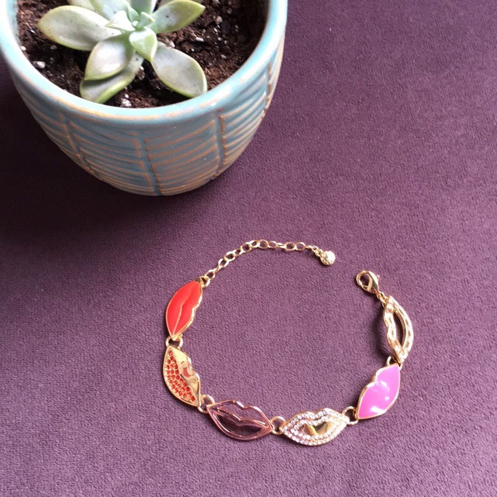 Lippy bracelet 👄 💄